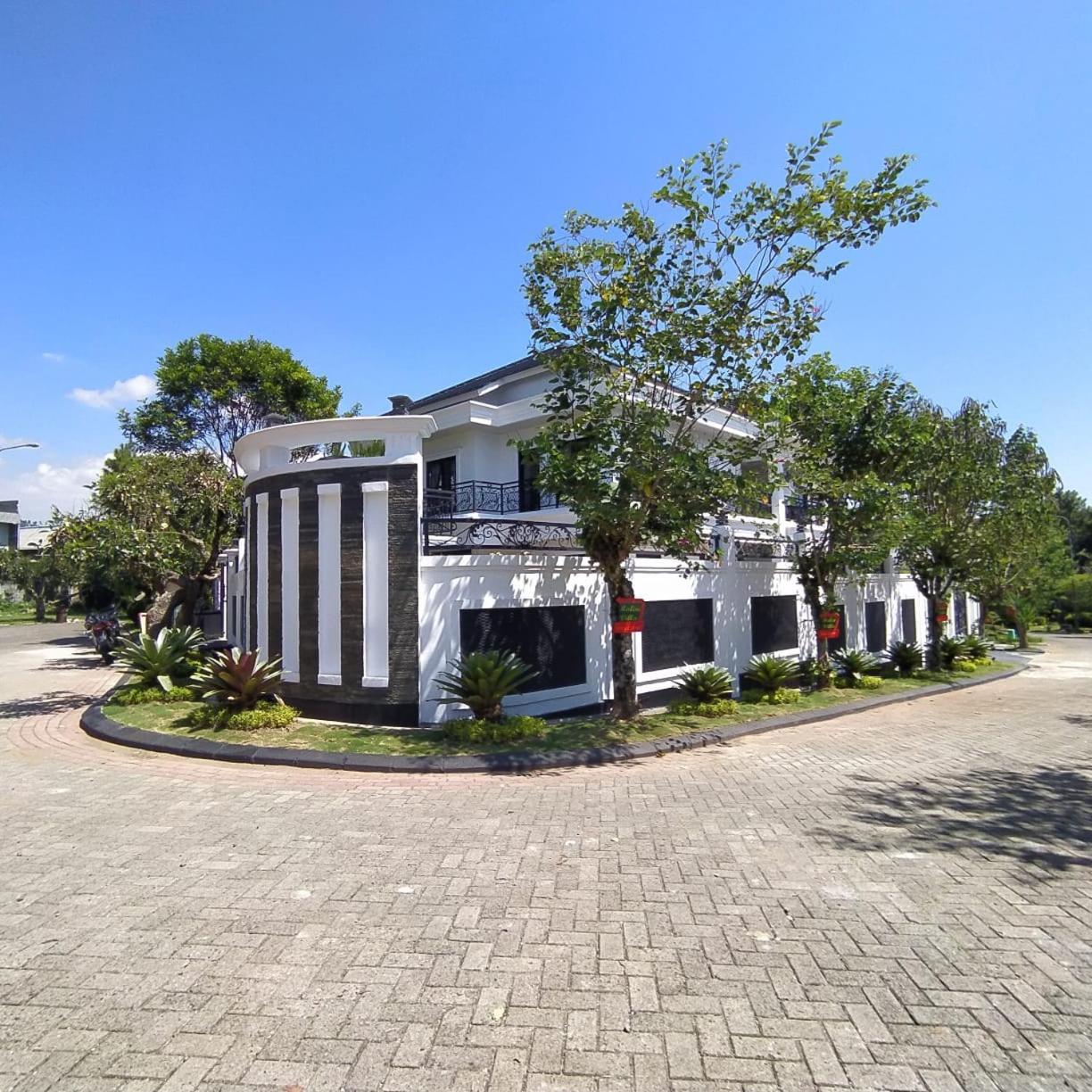 Villa Kota Bunga Malini 7 Cinengangirang Exteriér fotografie